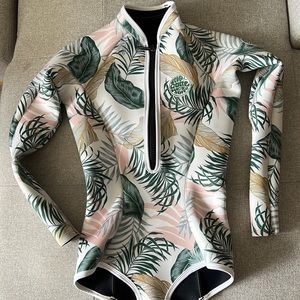 Rip Curl long sleeve 1mm wetsuit, spring suit size 12, costal palms  color